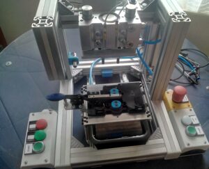 projekt półautomat osadzania cewek i ucinania drutu